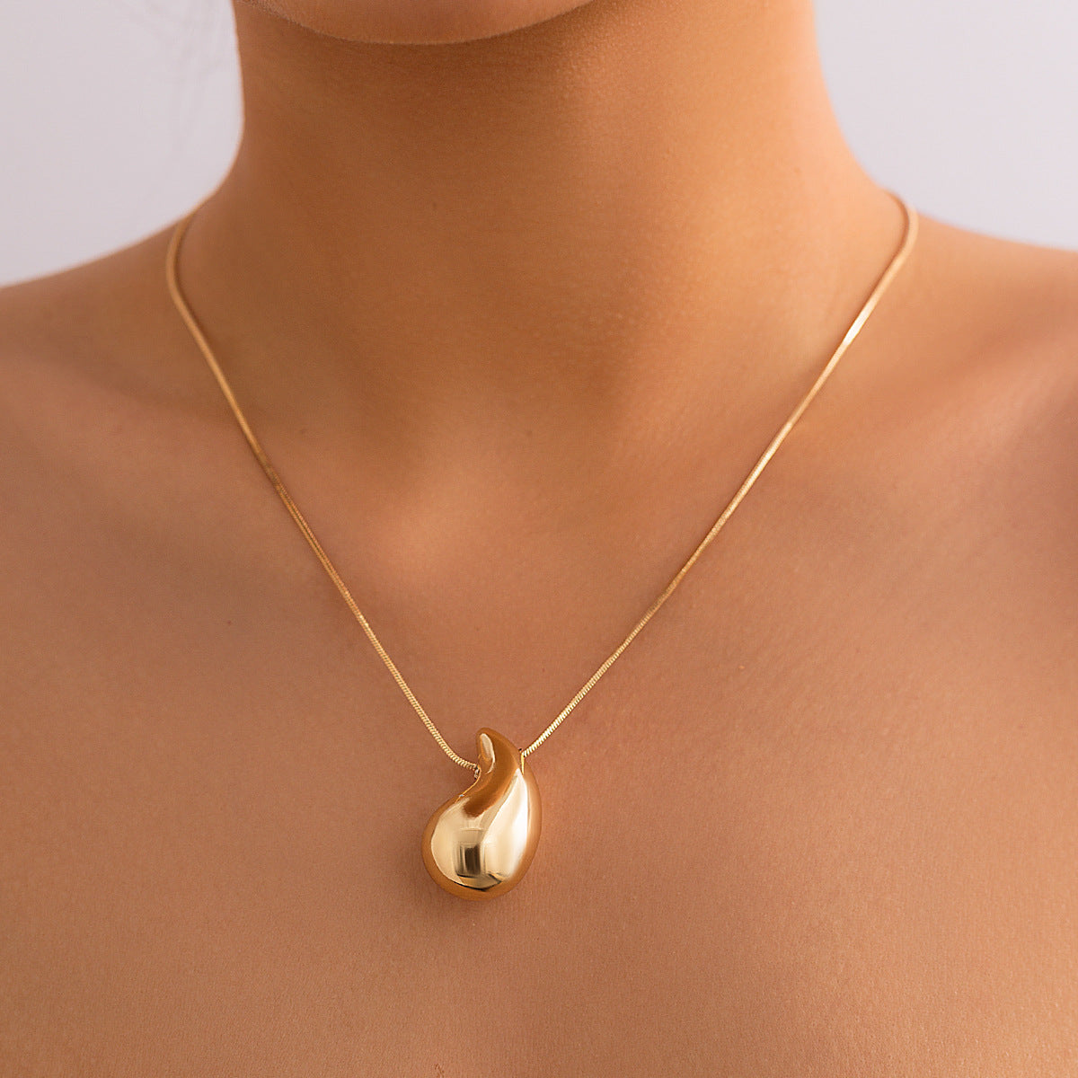Geometric Drop Necklace Clavicle-Length Snake Chain
