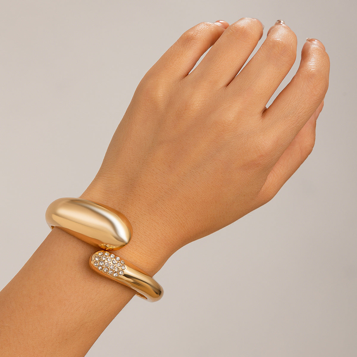 Glossy Metal Hugging Bracelet Spring Fashion Style