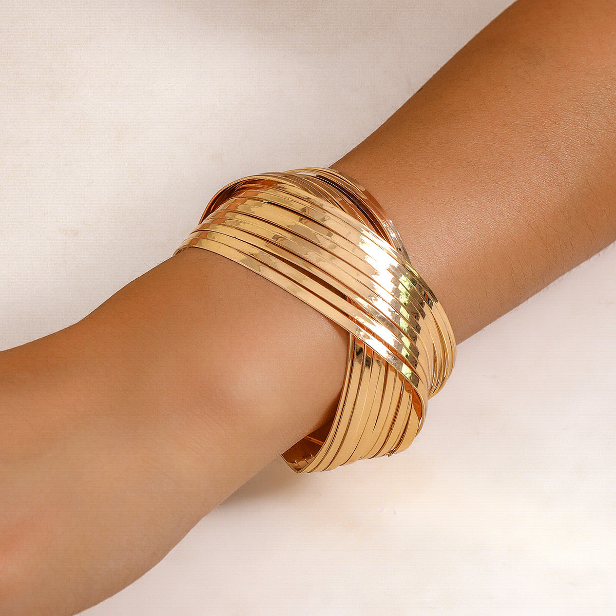 Fashionable Glossy Metal Bracelet Personalized Hollow Cross Design