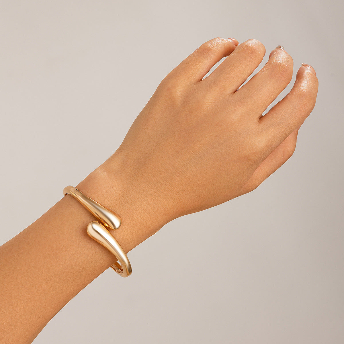Glossy Metal Hugging Bracelet Spring Fashion Style