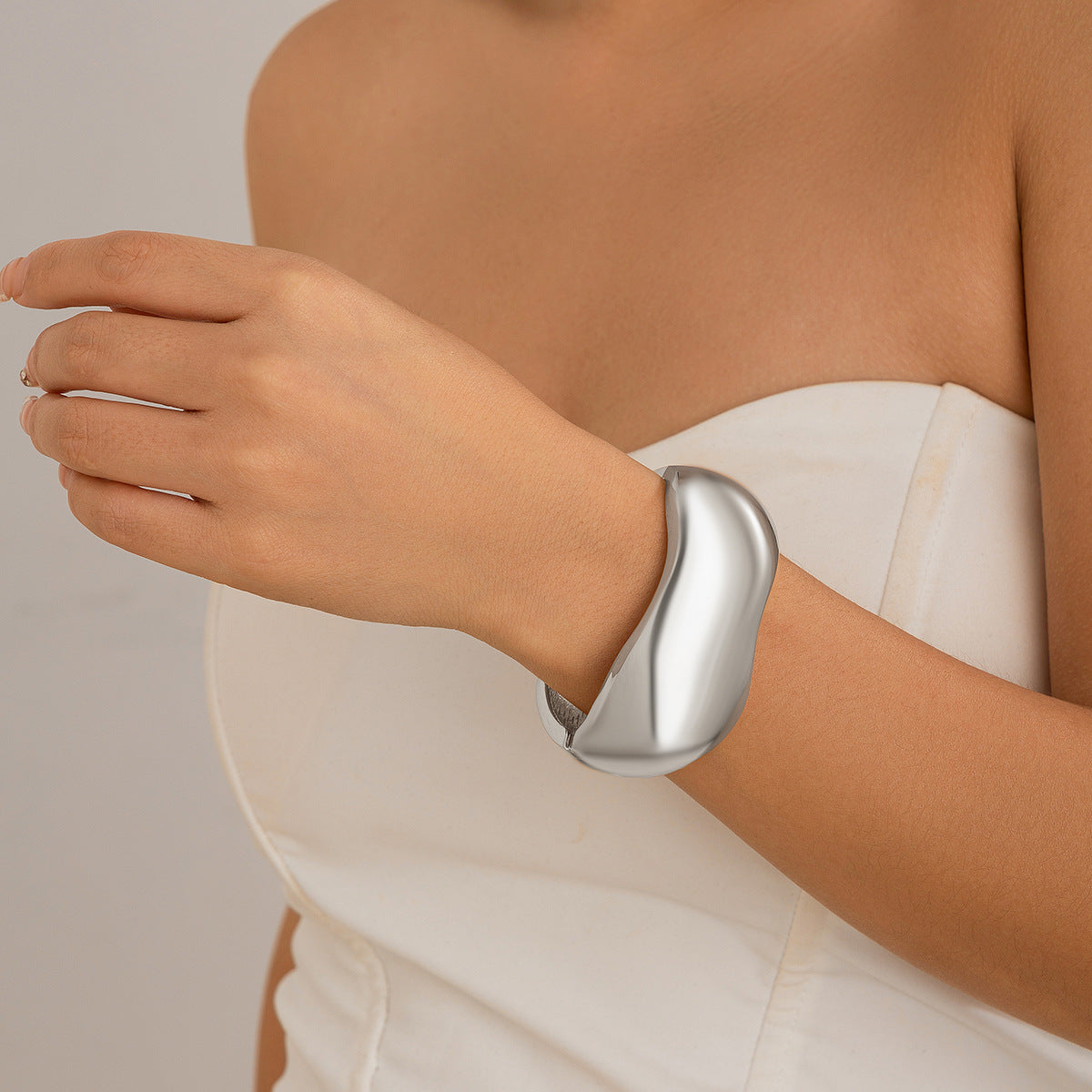 Glossy Metal Hugging Bracelet Spring Fashion Style