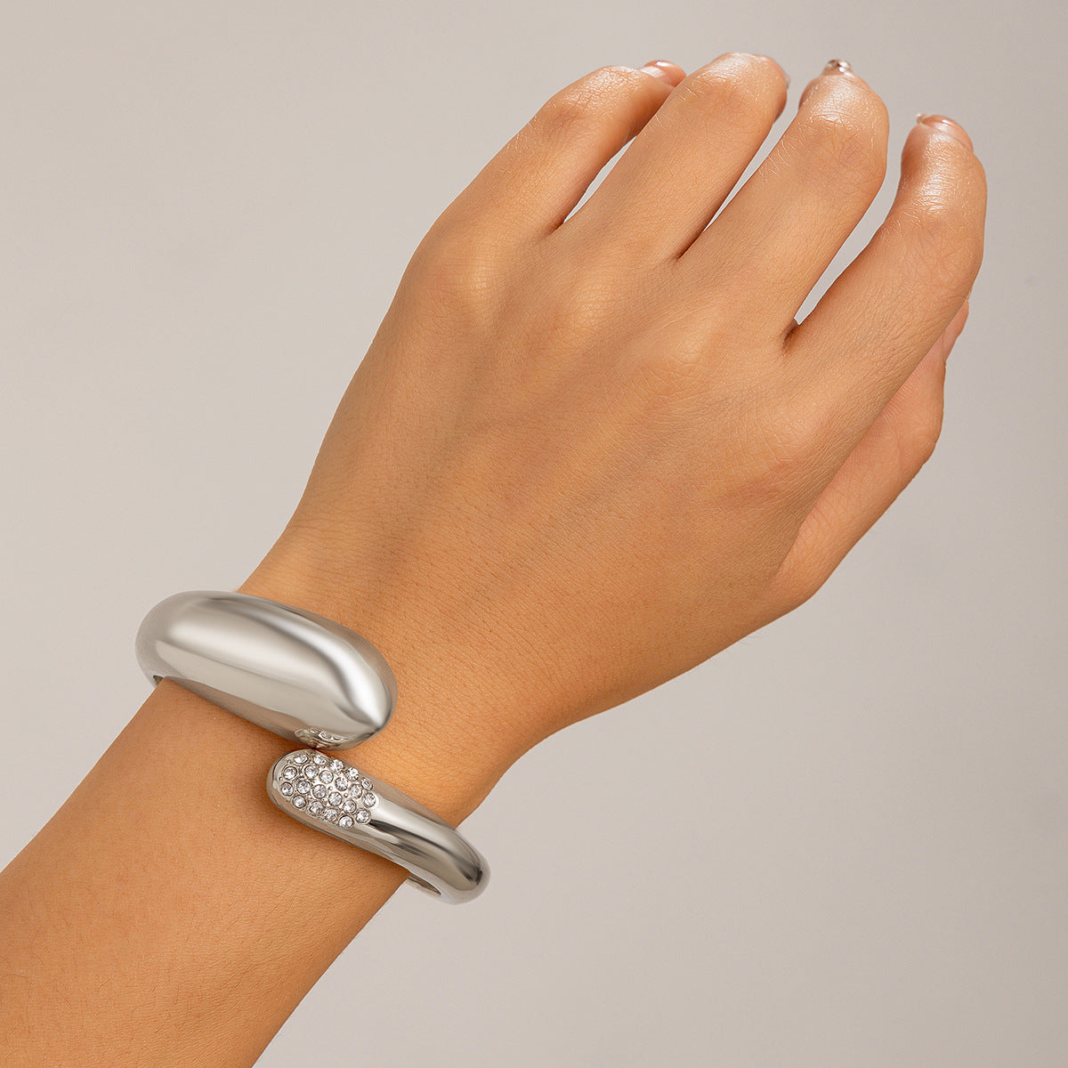 Glossy Metal Hugging Bracelet Spring Fashion Style