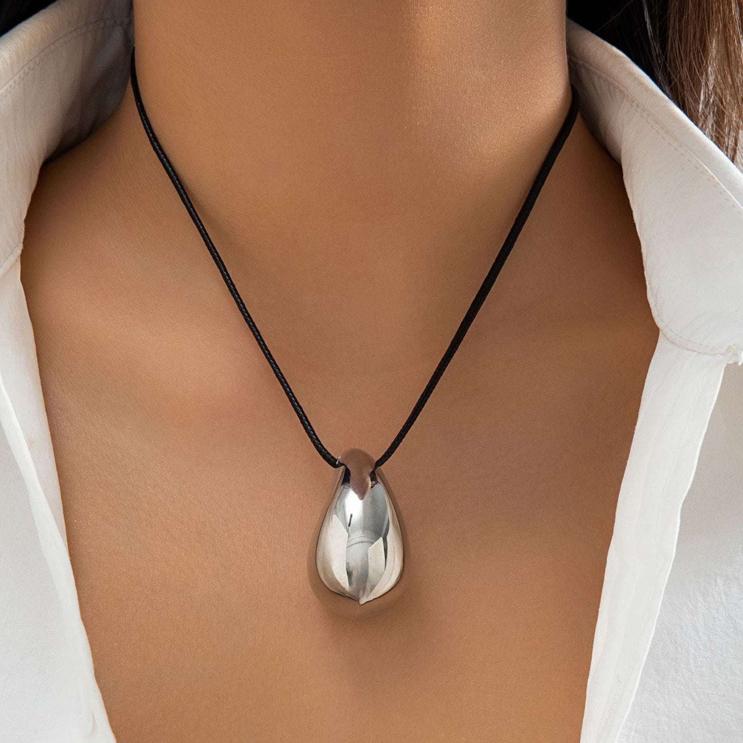 Geometric Drop Necklace Clavicle-Length Snake Chain