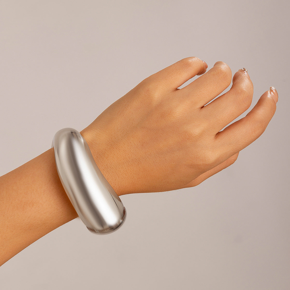Glossy Metal Hugging Bracelet Spring Fashion Style