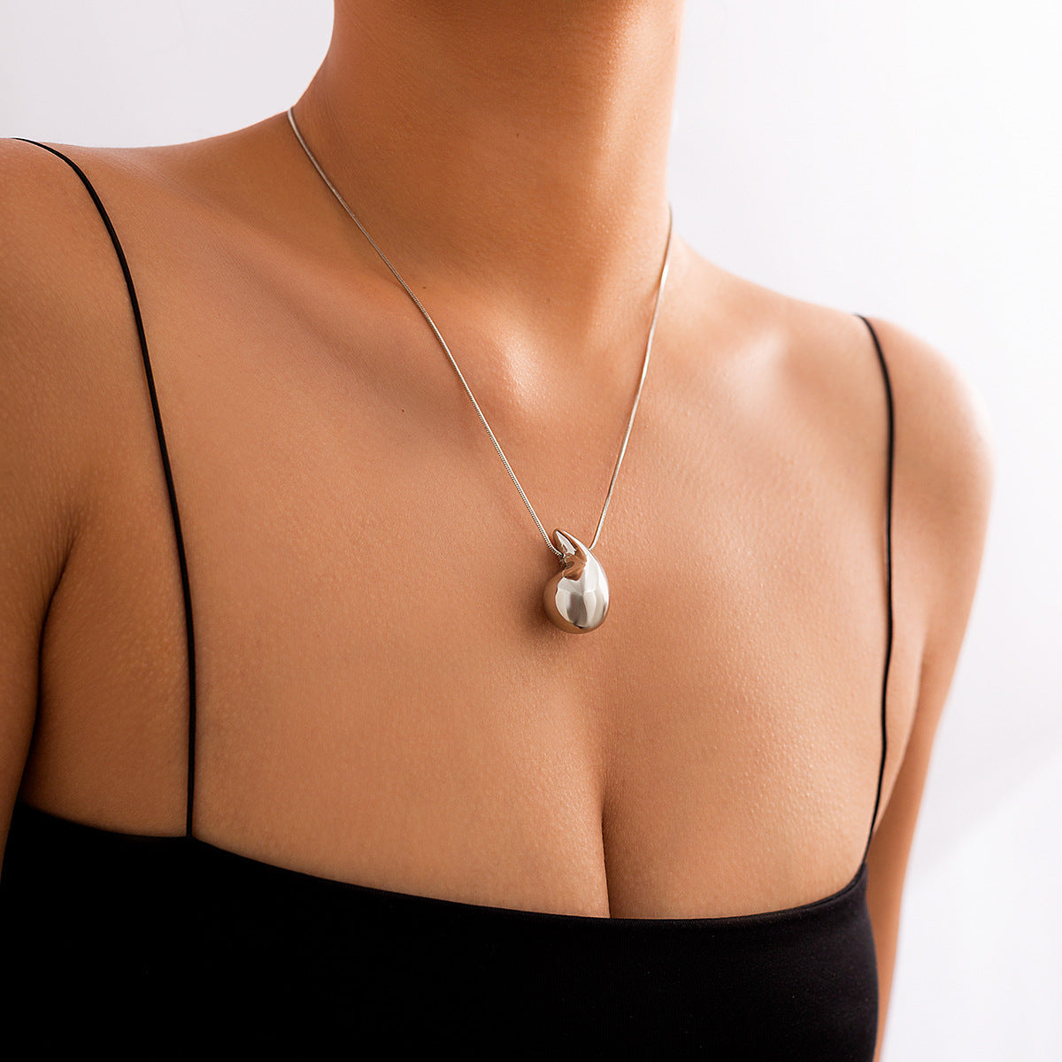 Geometric Drop Necklace Clavicle-Length Snake Chain