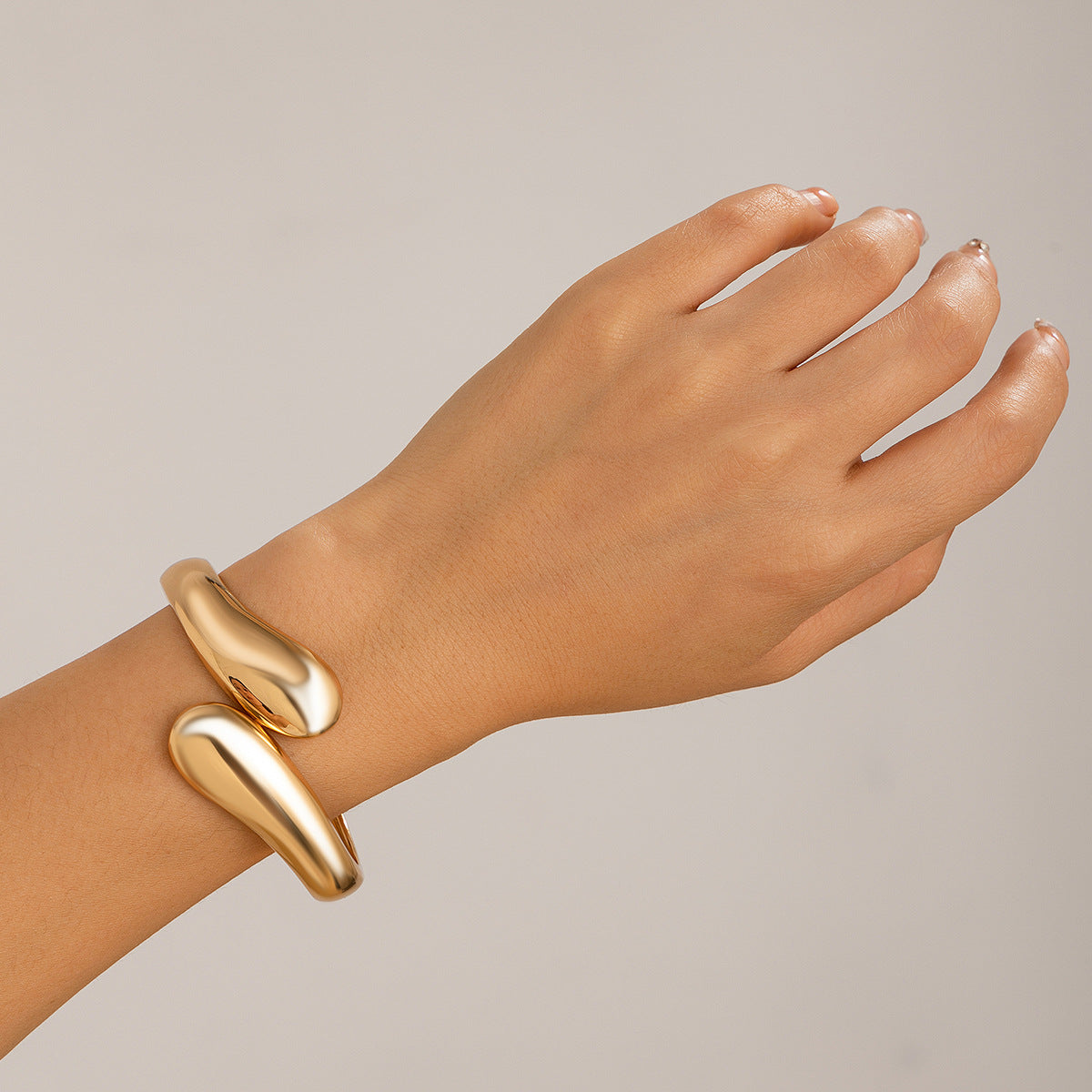 Glossy Metal Hugging Bracelet Spring Fashion Style