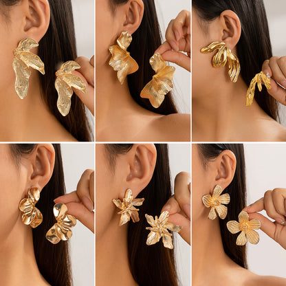 Retro Leaf Stud Earrings – Metal Flower Design, Vintage Style