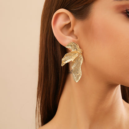 Retro Leaf Stud Earrings – Metal Flower Design, Vintage Style