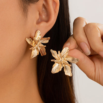 Retro Leaf Stud Earrings – Metal Flower Design, Vintage Style
