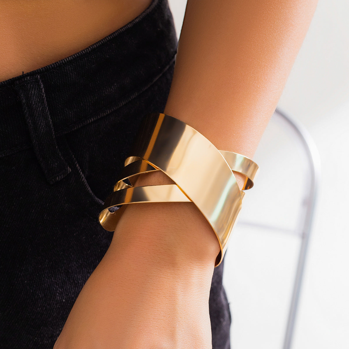 Fashionable Glossy Metal Bracelet  Personalized Hollow Cross Design